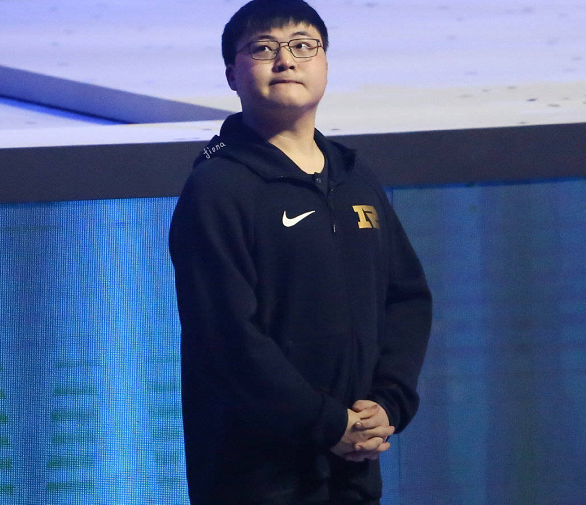 九游手游入口Uzi与50激战MAD分钟,败北胜负难料!,哈登焦点对战全场沸腾不已(uzi最新消息今天)